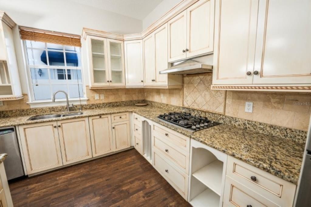 В аренду: $7,850 (4 спален, 3 ванн, 3689 Квадратных фут)