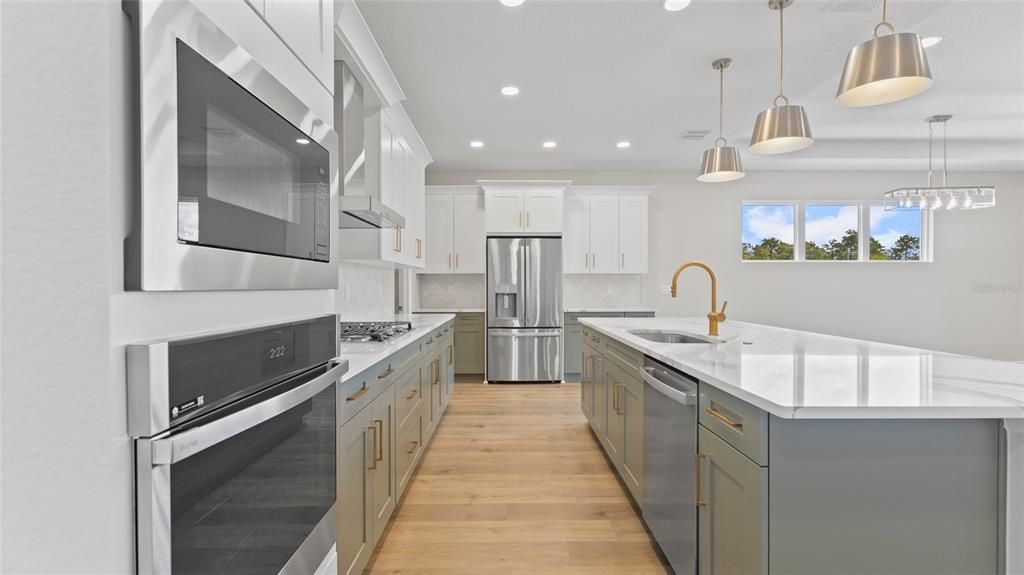 For Sale: $529,990 (2 beds, 2 baths, 2029 Square Feet)