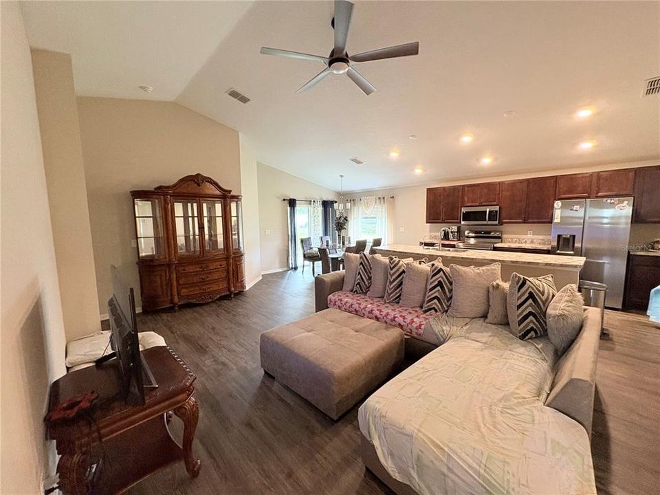 For Sale: $298,000 (3 beds, 2 baths, 1535 Square Feet)