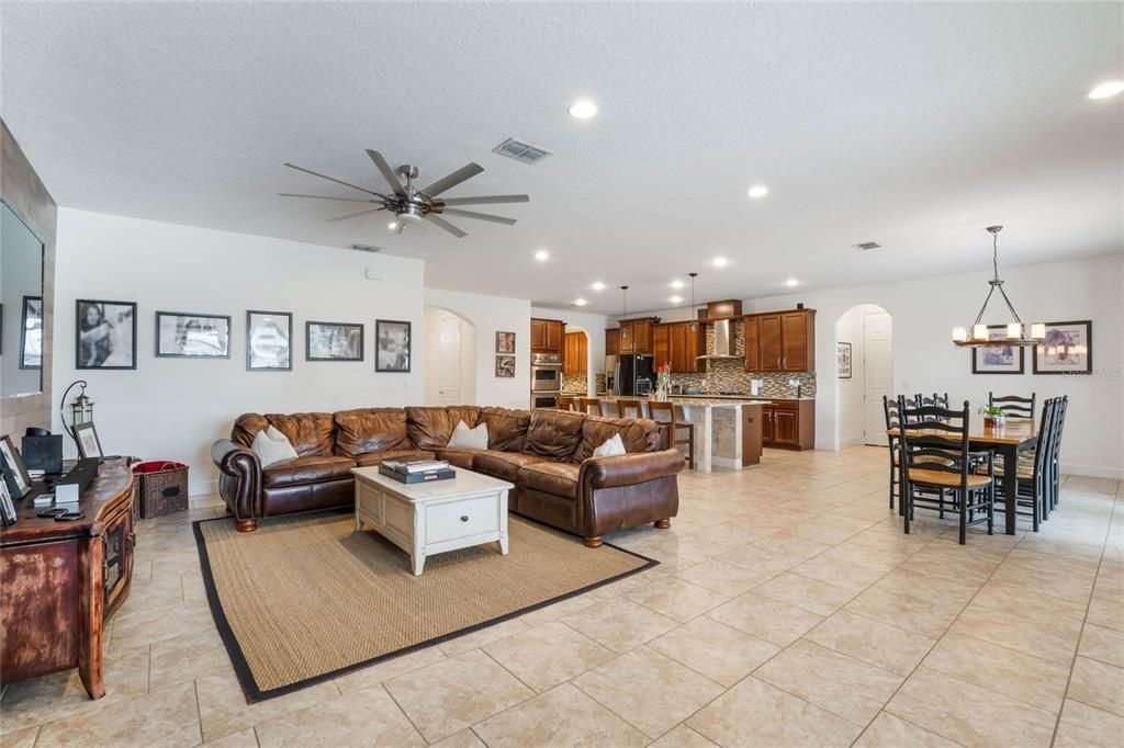 For Rent: $8,900 (5 beds, 4 baths, 4028 Square Feet)