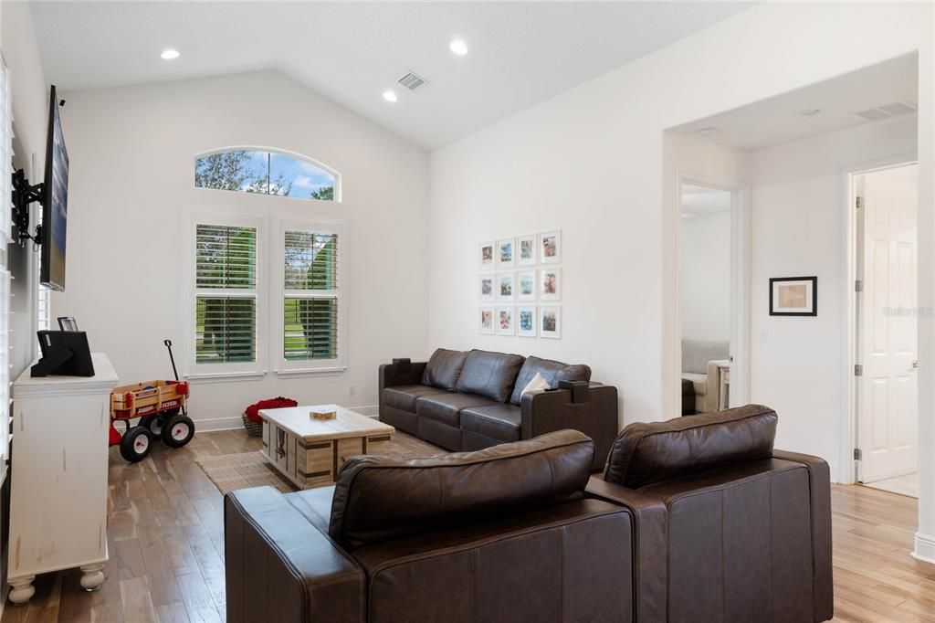 For Rent: $8,900 (5 beds, 4 baths, 4028 Square Feet)