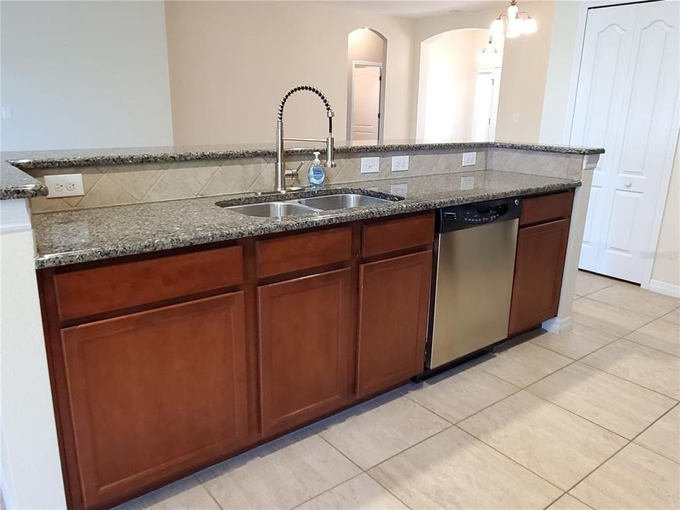 En Renta: $2,430 (3 camas, 2 baños, 1801 Pies cuadrados)