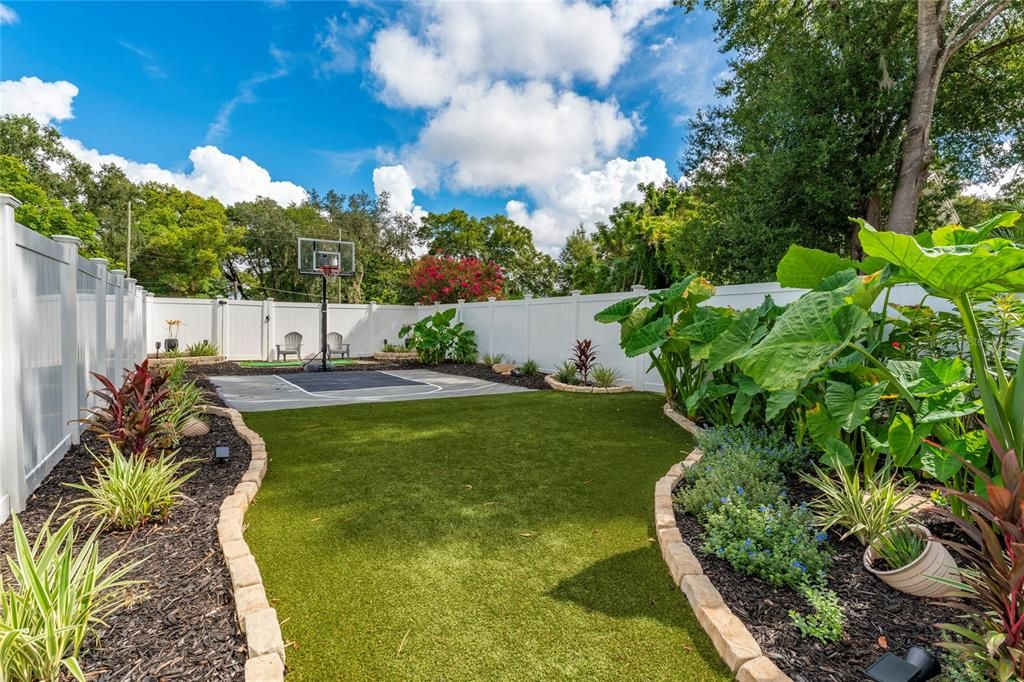 For Rent: $3,000 (3 beds, 2 baths, 1680 Square Feet)