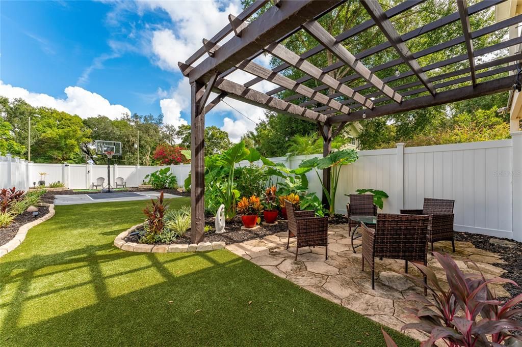 For Rent: $3,000 (3 beds, 2 baths, 1680 Square Feet)