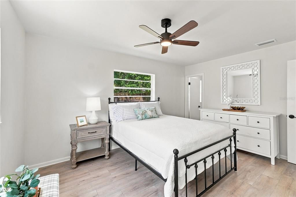 For Sale: $575,000 (3 beds, 2 baths, 1136 Square Feet)