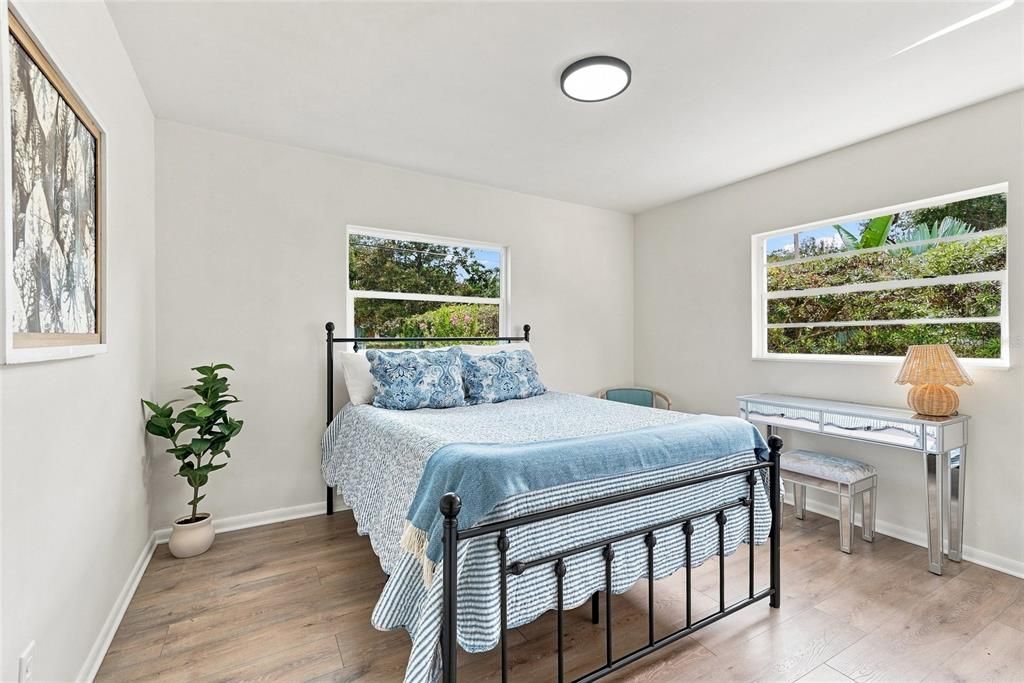 For Sale: $575,000 (3 beds, 2 baths, 1136 Square Feet)