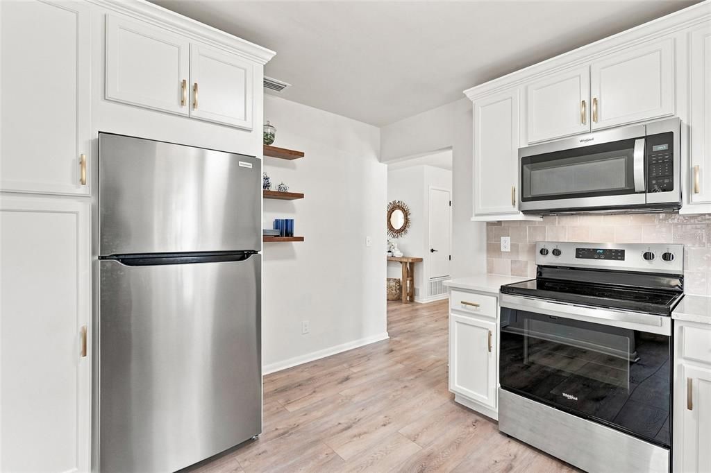 For Sale: $575,000 (3 beds, 2 baths, 1136 Square Feet)