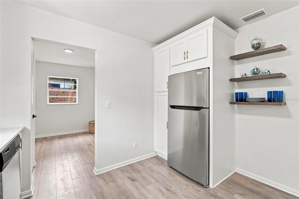 For Sale: $575,000 (3 beds, 2 baths, 1136 Square Feet)