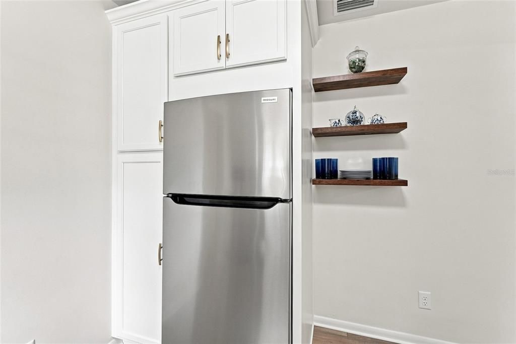 For Sale: $575,000 (3 beds, 2 baths, 1136 Square Feet)
