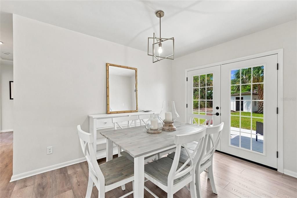For Sale: $575,000 (3 beds, 2 baths, 1136 Square Feet)