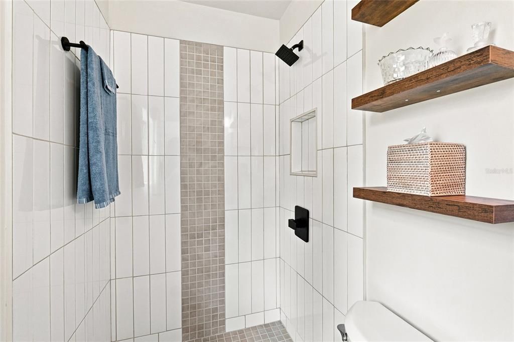For Sale: $575,000 (3 beds, 2 baths, 1136 Square Feet)