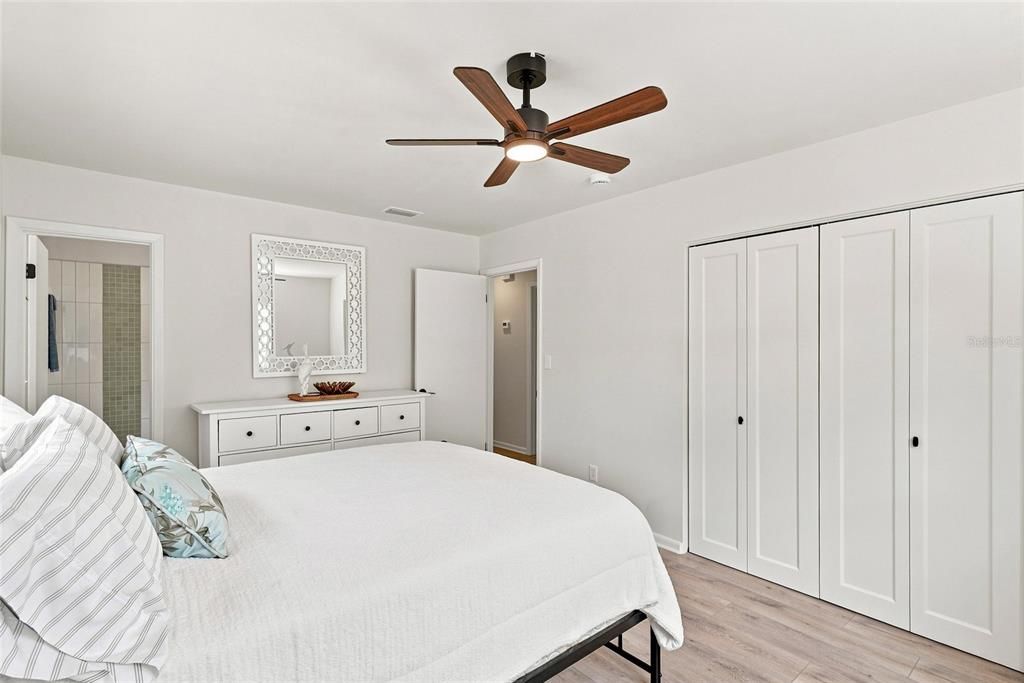 For Sale: $575,000 (3 beds, 2 baths, 1136 Square Feet)