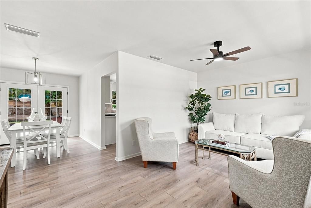 For Sale: $575,000 (3 beds, 2 baths, 1136 Square Feet)