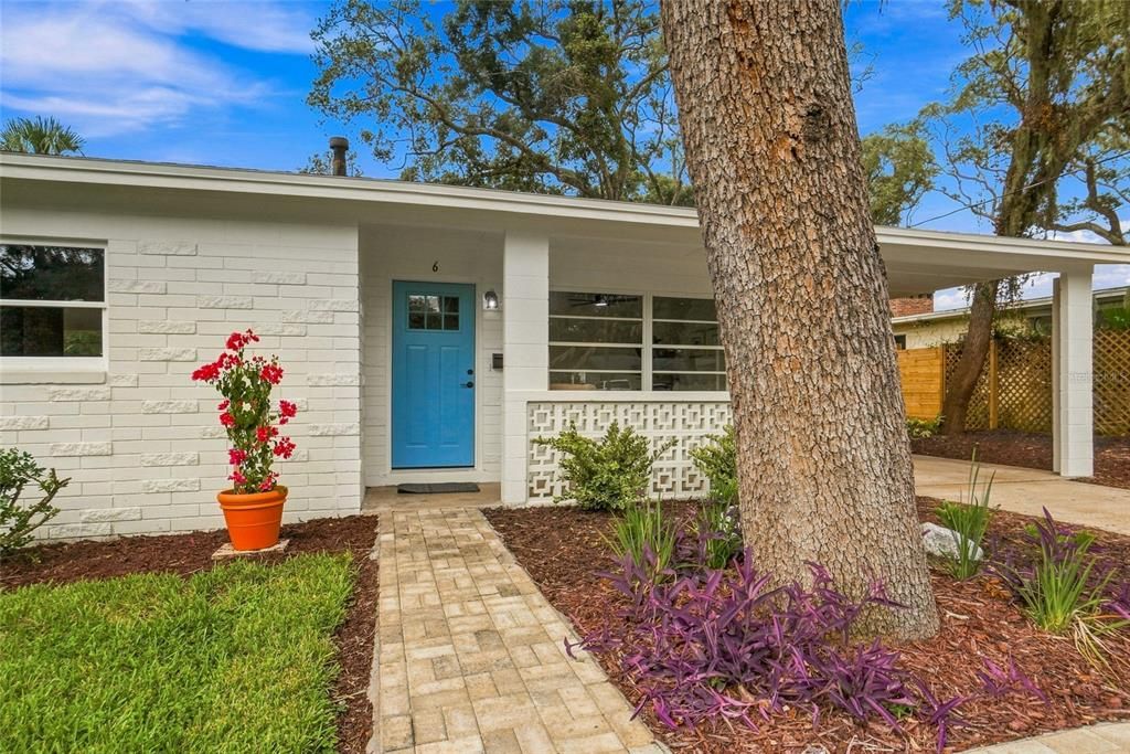 For Sale: $575,000 (3 beds, 2 baths, 1136 Square Feet)