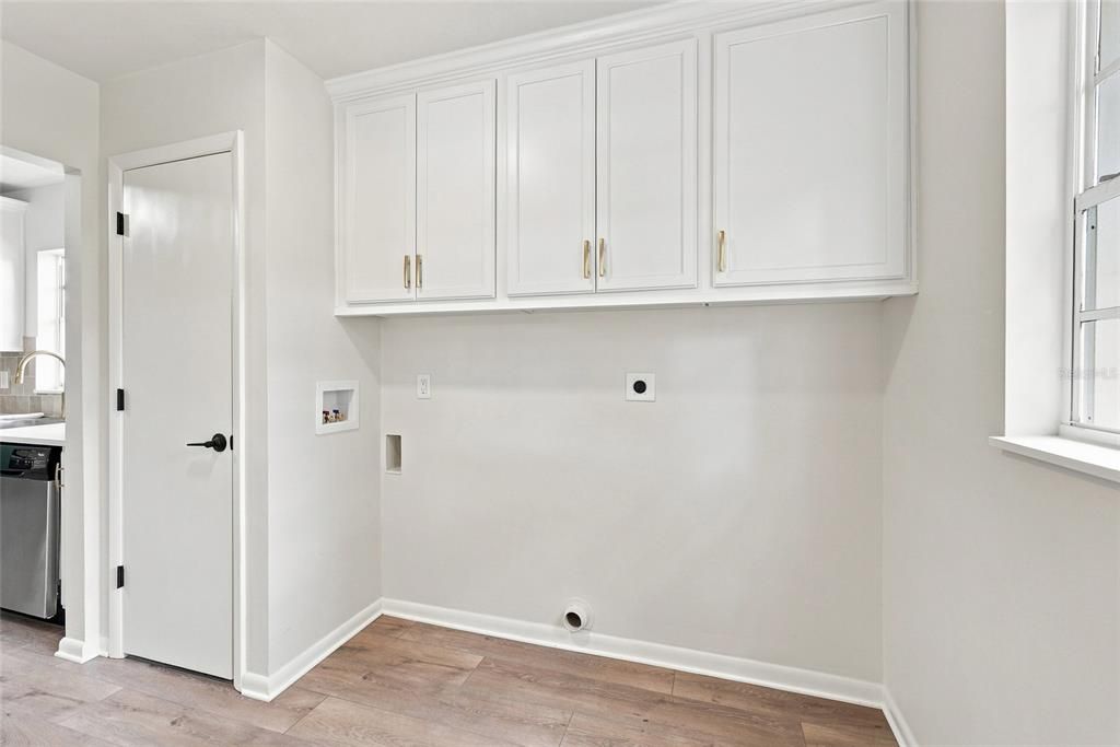 For Sale: $575,000 (3 beds, 2 baths, 1136 Square Feet)