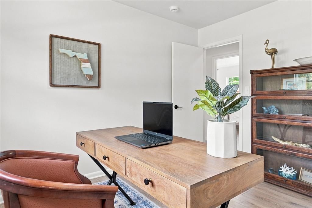 For Sale: $575,000 (3 beds, 2 baths, 1136 Square Feet)