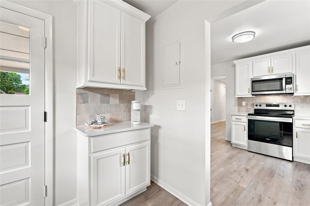 For Sale: $575,000 (3 beds, 2 baths, 1136 Square Feet)