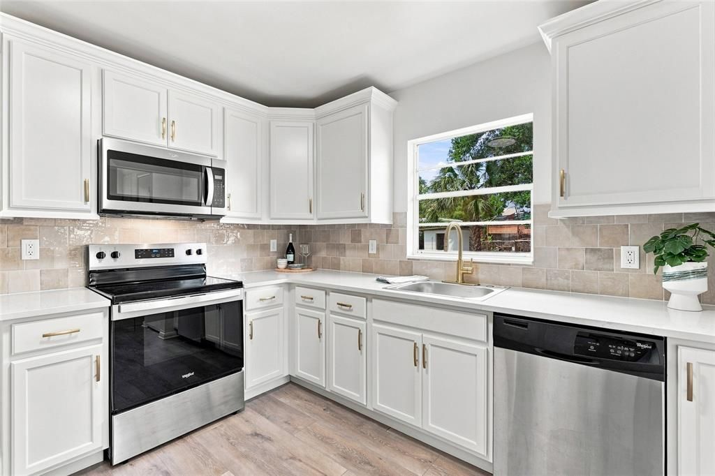 For Sale: $575,000 (3 beds, 2 baths, 1136 Square Feet)