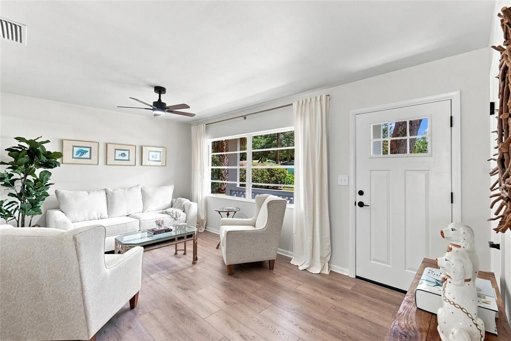 For Sale: $575,000 (3 beds, 2 baths, 1136 Square Feet)
