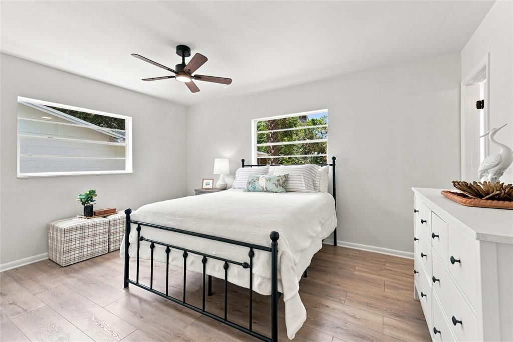 For Sale: $575,000 (3 beds, 2 baths, 1136 Square Feet)