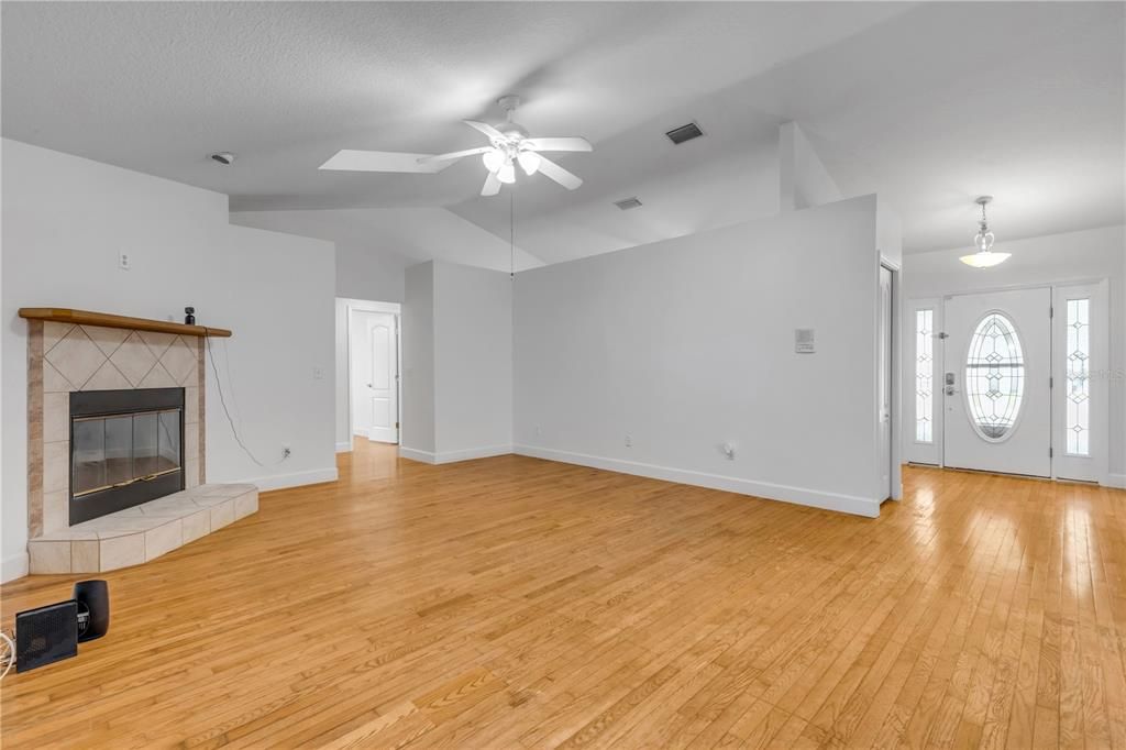 En Venta: $379,000 (3 camas, 2 baños, 2286 Pies cuadrados)