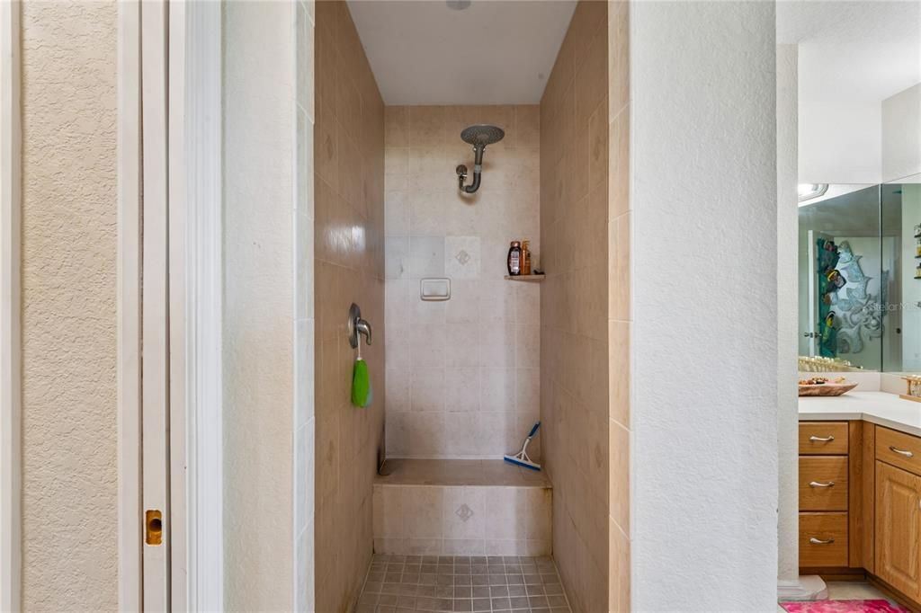 For Sale: $325,000 (3 beds, 2 baths, 1894 Square Feet)