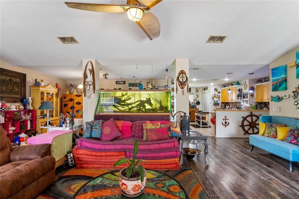 For Sale: $325,000 (3 beds, 2 baths, 1894 Square Feet)