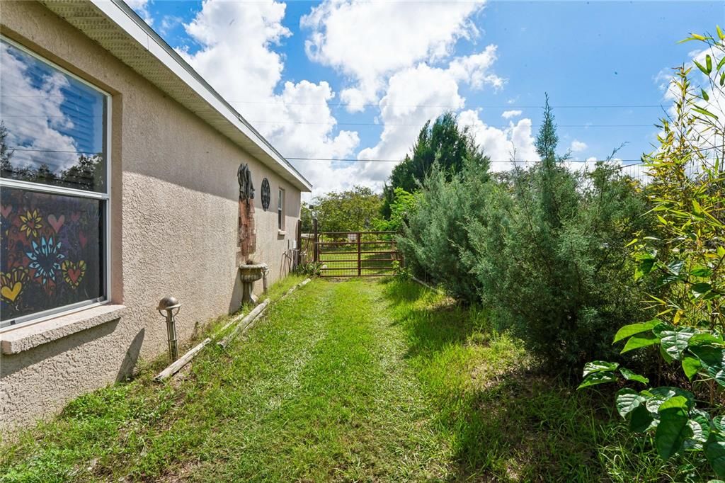 For Sale: $325,000 (3 beds, 2 baths, 1894 Square Feet)
