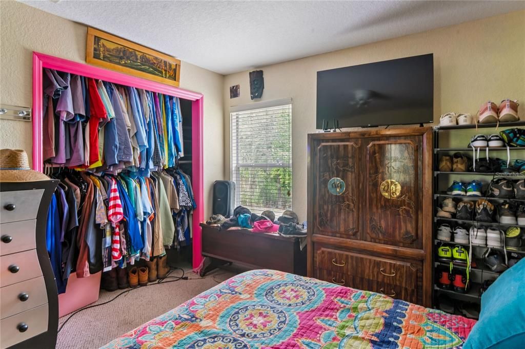 For Sale: $325,000 (3 beds, 2 baths, 1894 Square Feet)