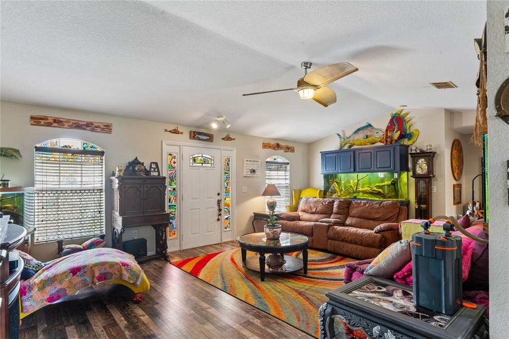 For Sale: $325,000 (3 beds, 2 baths, 1894 Square Feet)