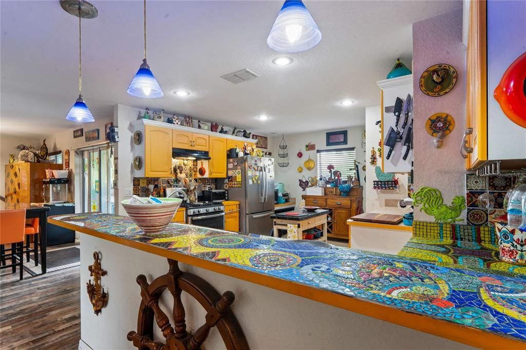 For Sale: $325,000 (3 beds, 2 baths, 1894 Square Feet)