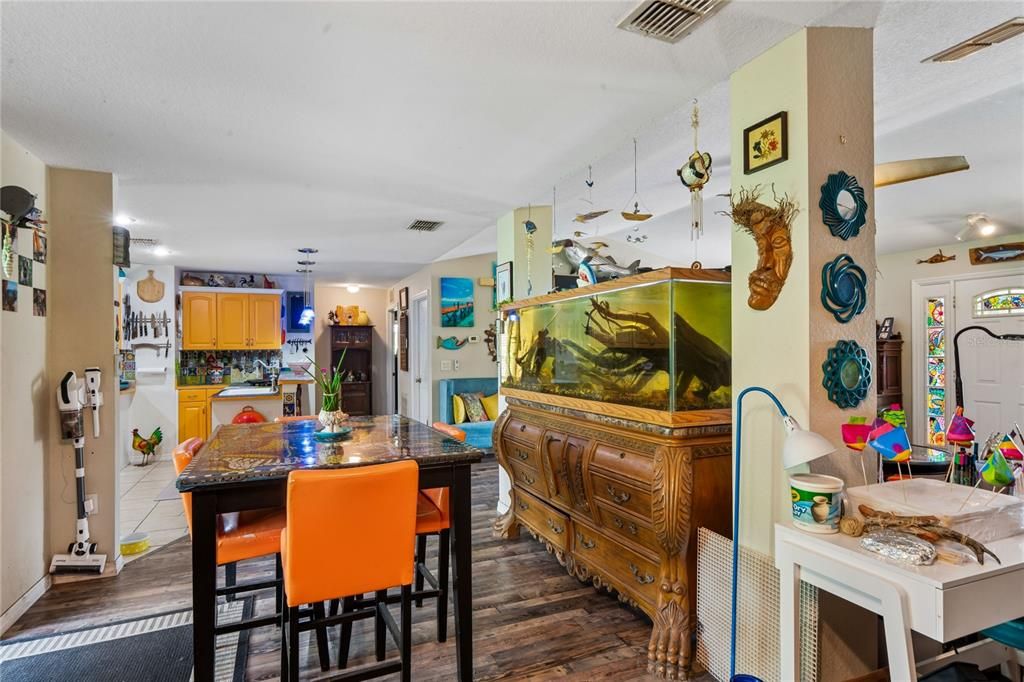 For Sale: $325,000 (3 beds, 2 baths, 1894 Square Feet)