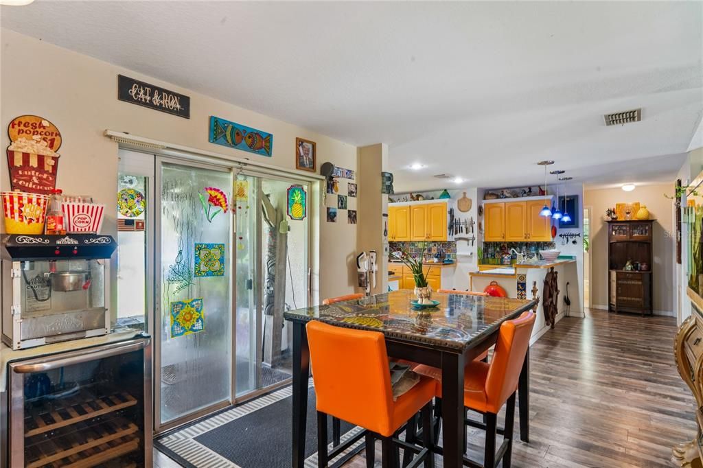 For Sale: $325,000 (3 beds, 2 baths, 1894 Square Feet)
