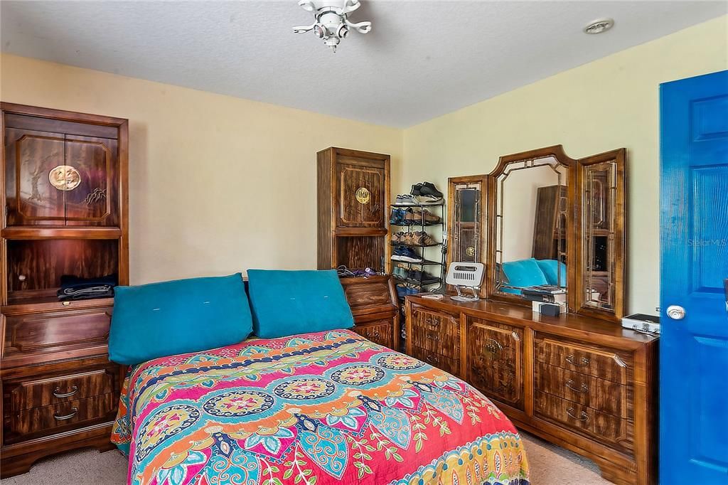 For Sale: $325,000 (3 beds, 2 baths, 1894 Square Feet)
