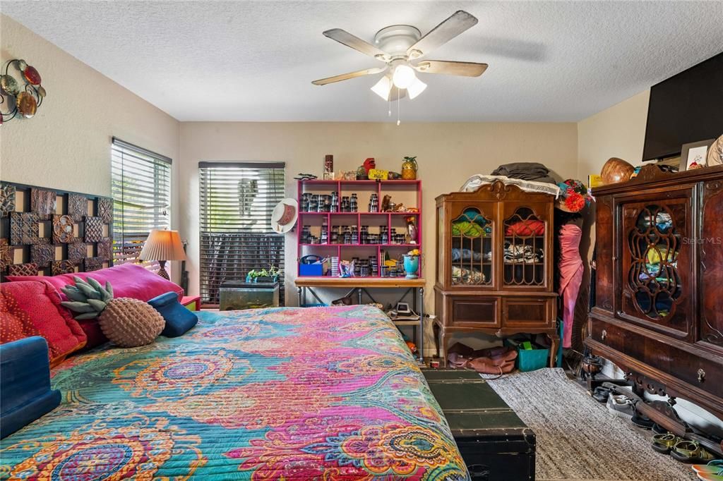 For Sale: $325,000 (3 beds, 2 baths, 1894 Square Feet)