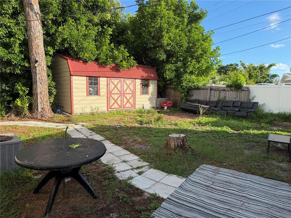 Activo con contrato: $225,000 (3 camas, 2 baños, 1391 Pies cuadrados)