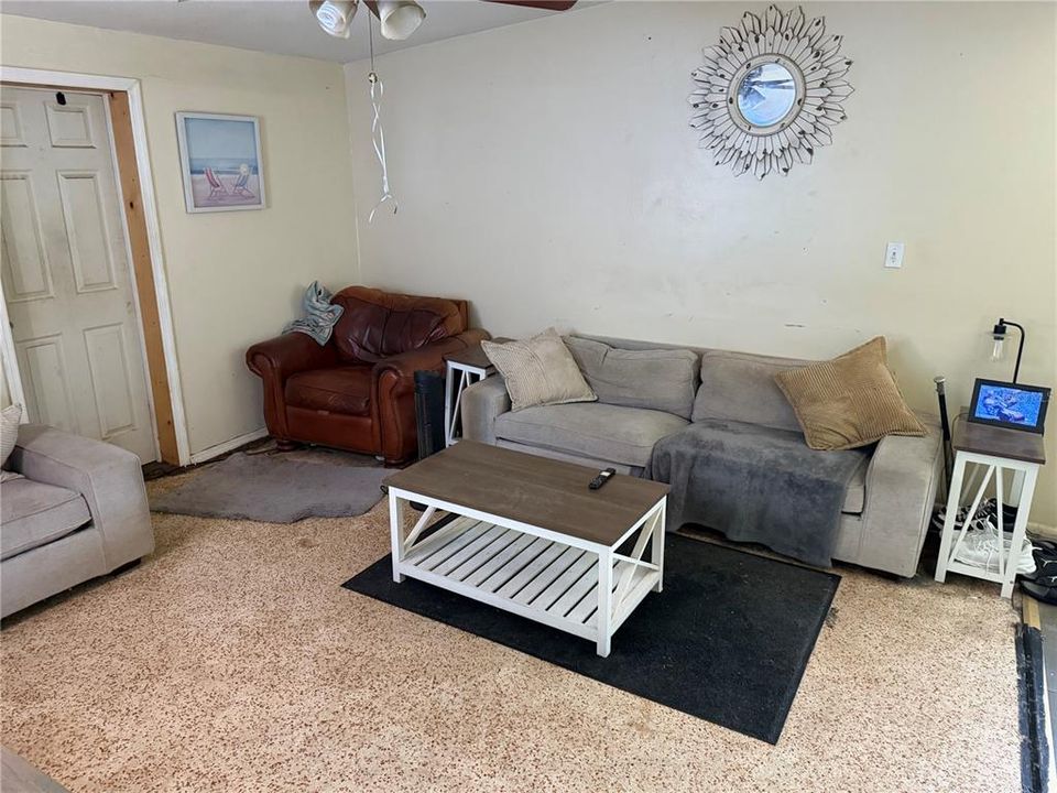 Activo con contrato: $225,000 (3 camas, 2 baños, 1391 Pies cuadrados)