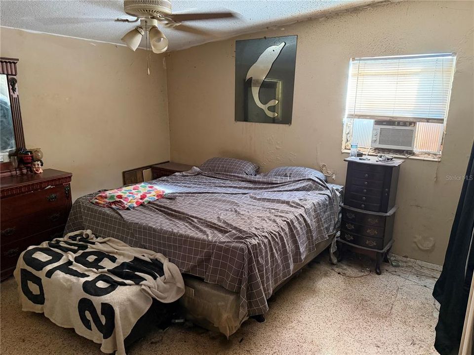 Activo con contrato: $225,000 (3 camas, 2 baños, 1391 Pies cuadrados)