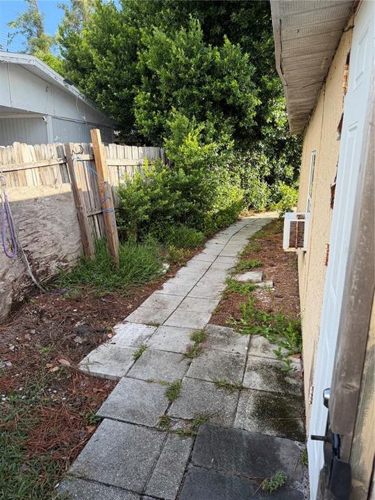 Activo con contrato: $225,000 (3 camas, 2 baños, 1391 Pies cuadrados)