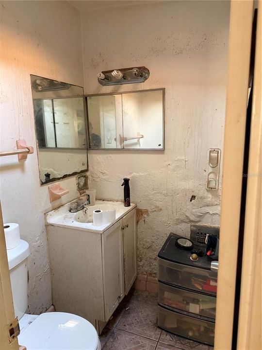 Activo con contrato: $225,000 (3 camas, 2 baños, 1391 Pies cuadrados)