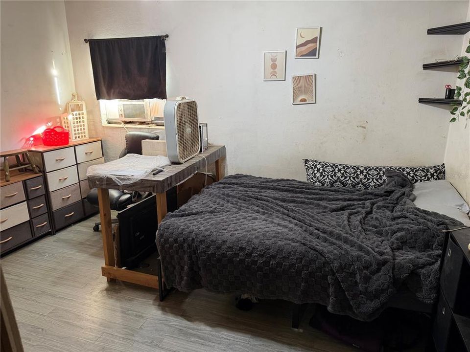 Activo con contrato: $225,000 (3 camas, 2 baños, 1391 Pies cuadrados)