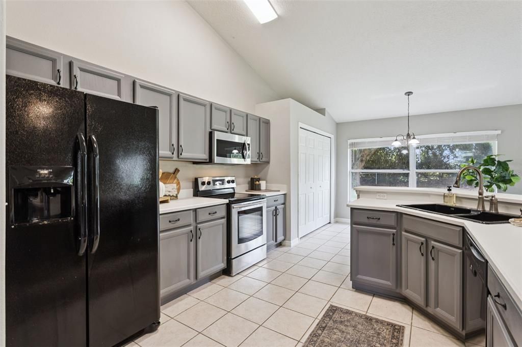 For Sale: $349,900 (3 beds, 2 baths, 1719 Square Feet)