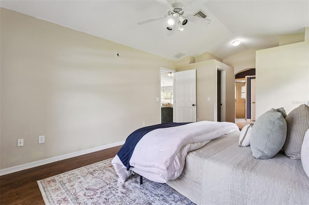 For Sale: $349,900 (3 beds, 2 baths, 1719 Square Feet)