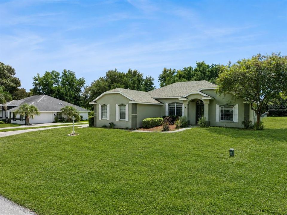 For Sale: $349,900 (3 beds, 2 baths, 1719 Square Feet)