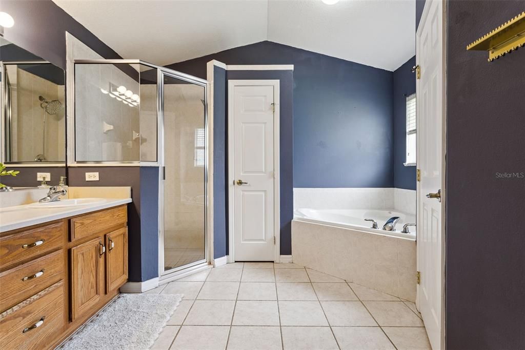 For Sale: $349,900 (3 beds, 2 baths, 1719 Square Feet)