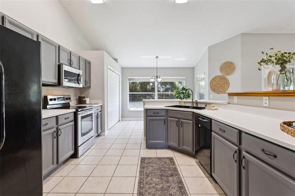 For Sale: $349,900 (3 beds, 2 baths, 1719 Square Feet)