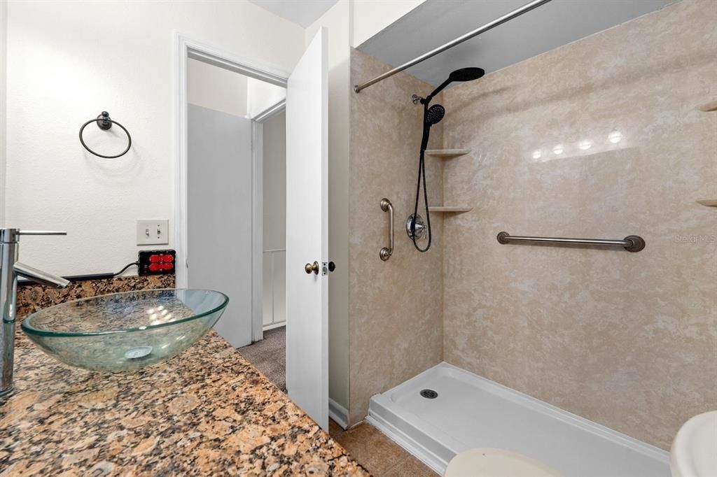 For Rent: $1,950 (2 beds, 2 baths, 1200 Square Feet)