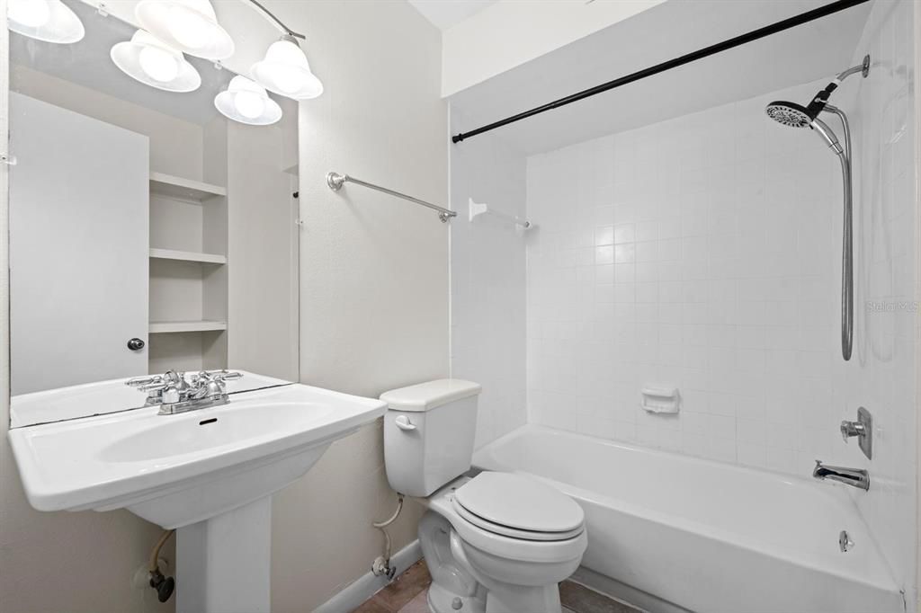For Rent: $1,950 (2 beds, 2 baths, 1200 Square Feet)