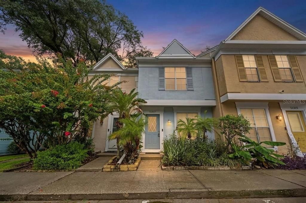 For Rent: $1,950 (2 beds, 2 baths, 1200 Square Feet)