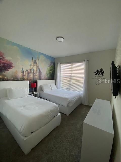 For Sale: $700,000 (5 beds, 5 baths, 2996 Square Feet)